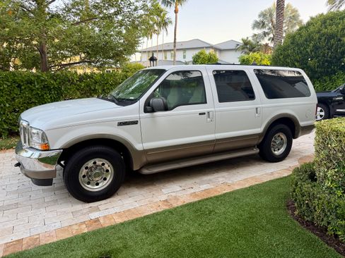 Used 2001 Ford Excursion Limited RWD image 2