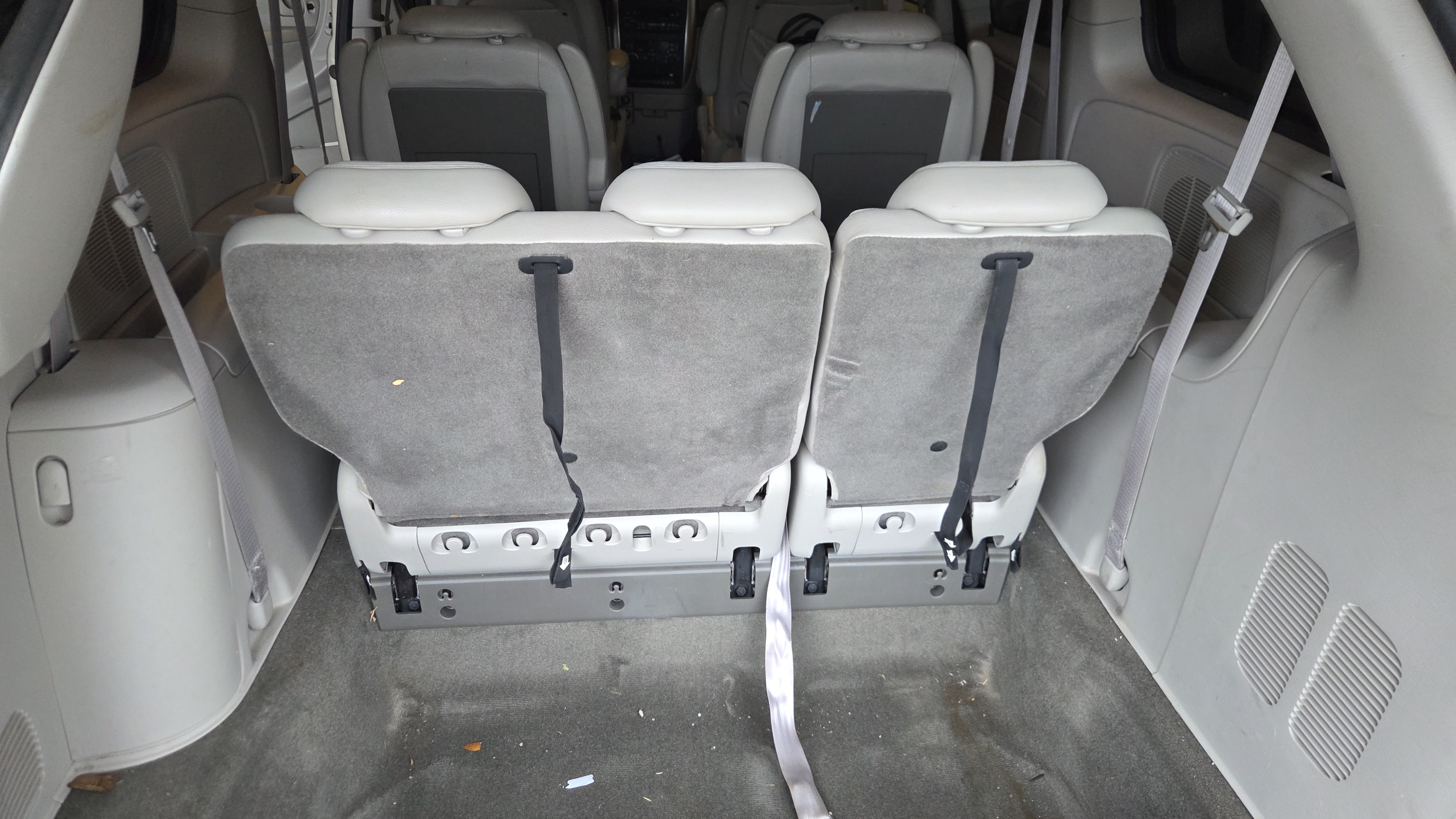 Used 2007 Chrysler Town & Country Touring w/ Leather Interior Group FWD image 5
