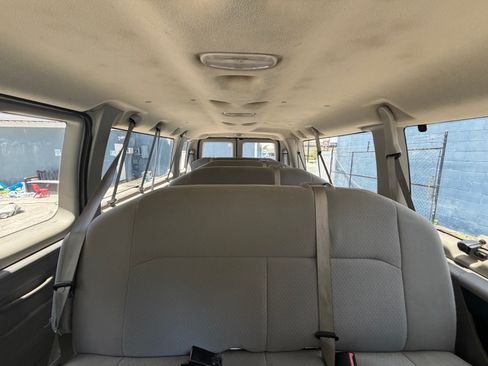 Used 2008 Ford E-350 and Econoline 350 XLT RWD image 12
