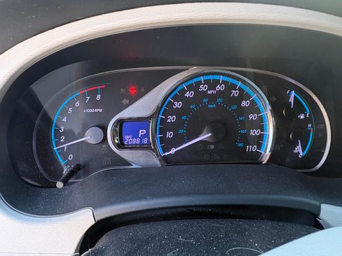 Used 2012 Toyota Sienna Limited image 9