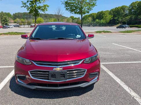 Used 2017 Chevrolet Malibu LT image 2