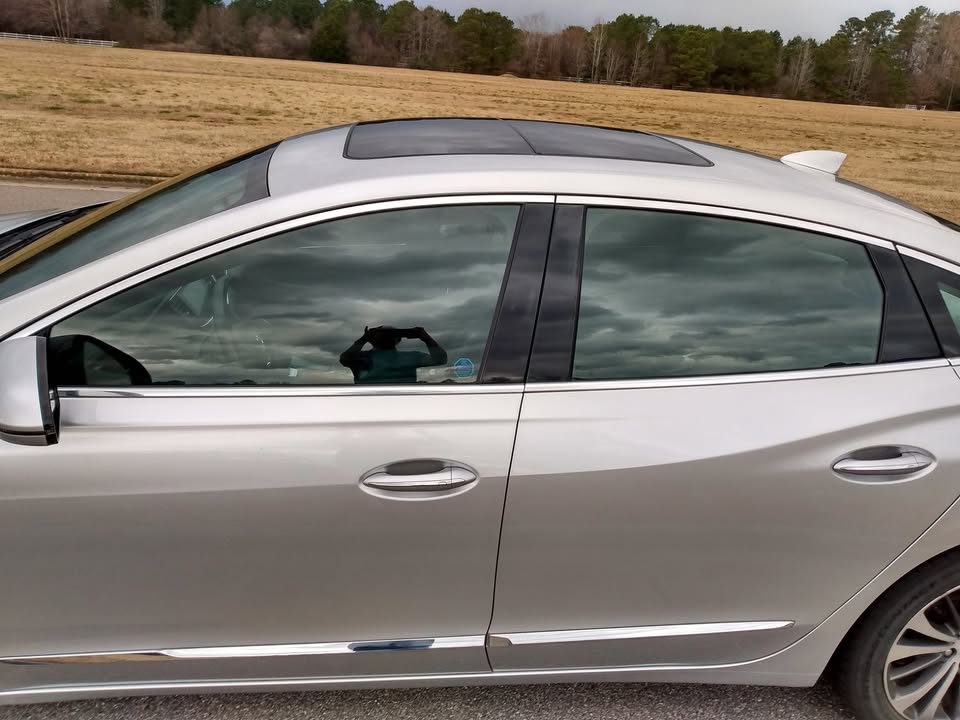 Used 2017 Buick LaCrosse Essence w/ Sun and Shade Package FWD image 4