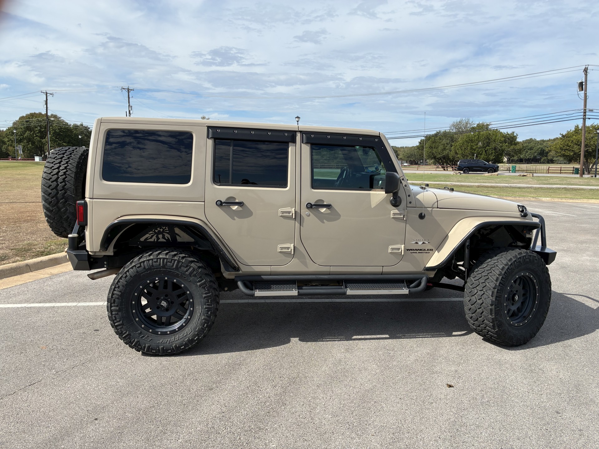 Used 2016 Jeep Wrangler Unlimited Sahara w/ Connectivity Group AWD/4WD image 6