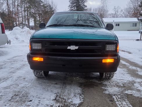 Used 1996 Chevrolet S10 Pickup Long Bed image 4