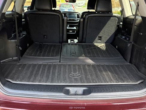 Used 2017 Toyota Highlander XLE image 8