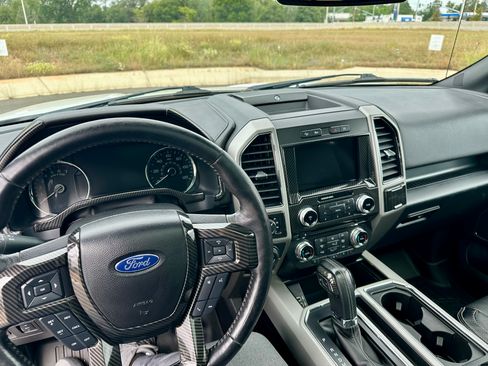 Used 2018 Ford F150 Lariat w/ Equipment Group 502A Luxury AWD/4WD image 12
