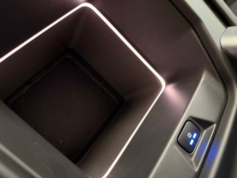 Used 2024 Land Rover Defender 90 X-Dynamic SE image 13