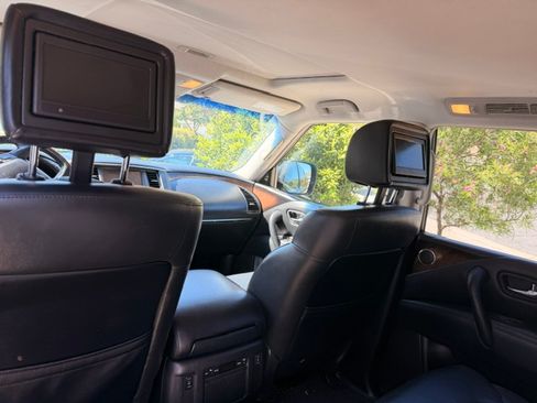 Used 2014 INFINITI QX80 4WD w/ Deluxe Touring Package image 14