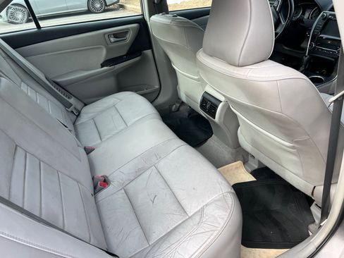 Used 2015 Toyota Camry XLE w/ Moonroof Package image 17