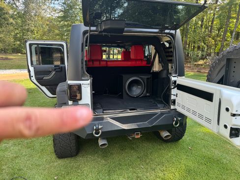 Used 2018 Jeep Wrangler Unlimited Sport S image 4