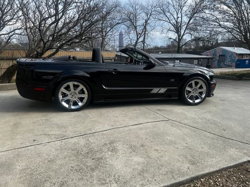 Used 2005 Ford Mustang GT Premium image 34