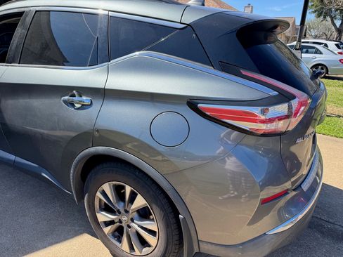 Used 2017 Nissan Murano SV FWD image 2