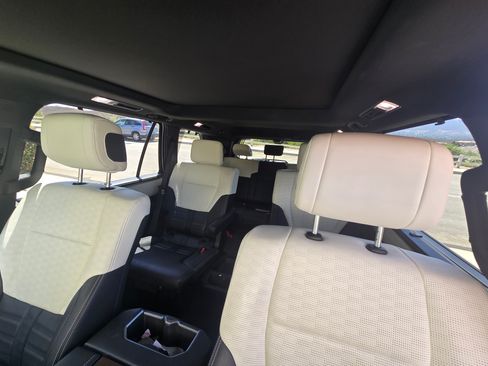 Used 2025 Toyota Sequoia Capstone AWD/4WD image 4