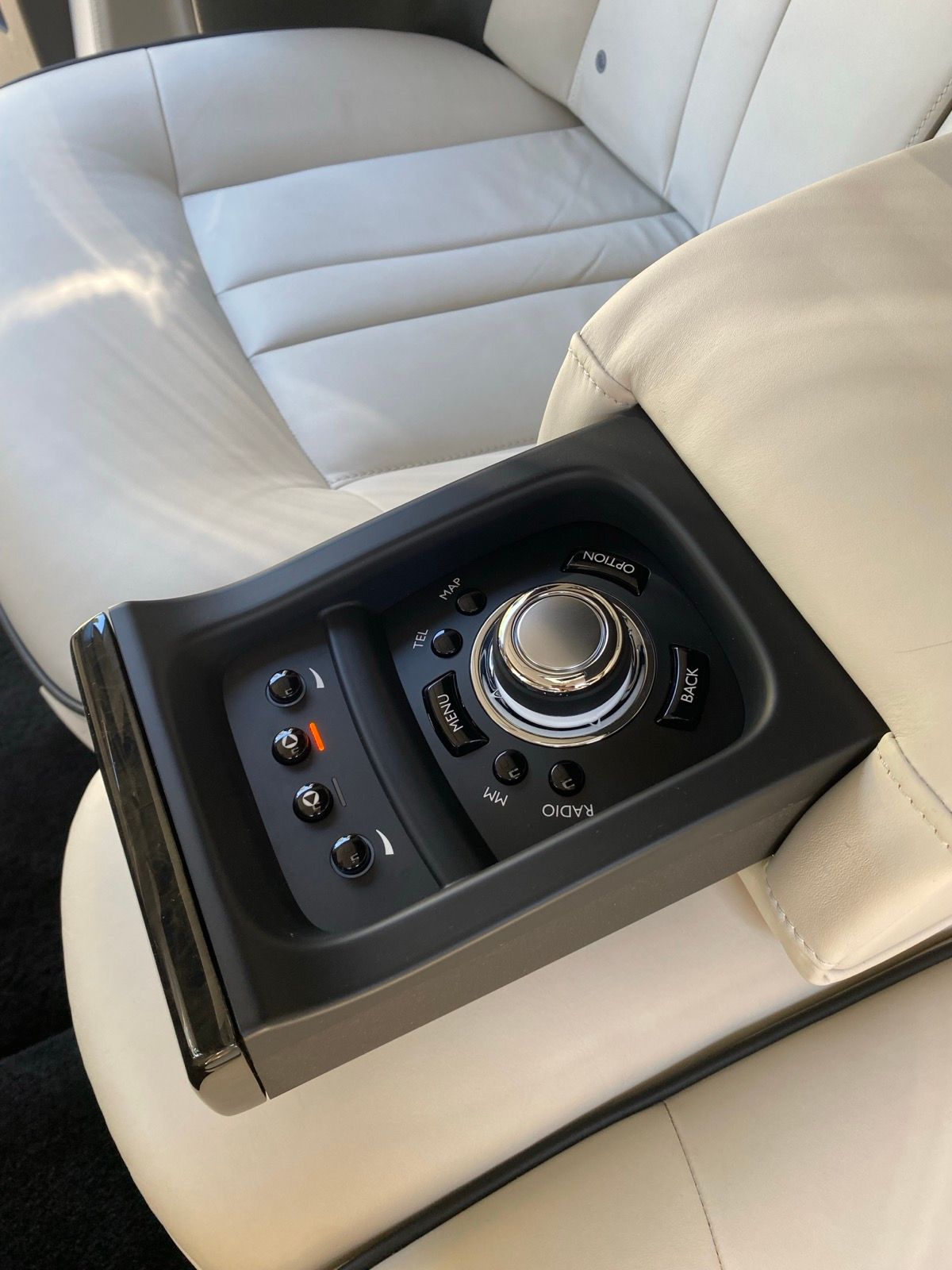 Used 2015 Rolls-Royce Phantom Sedan RWD image 17