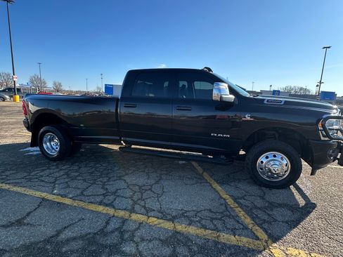 Used 2024 RAM 3500 Laramie image 11