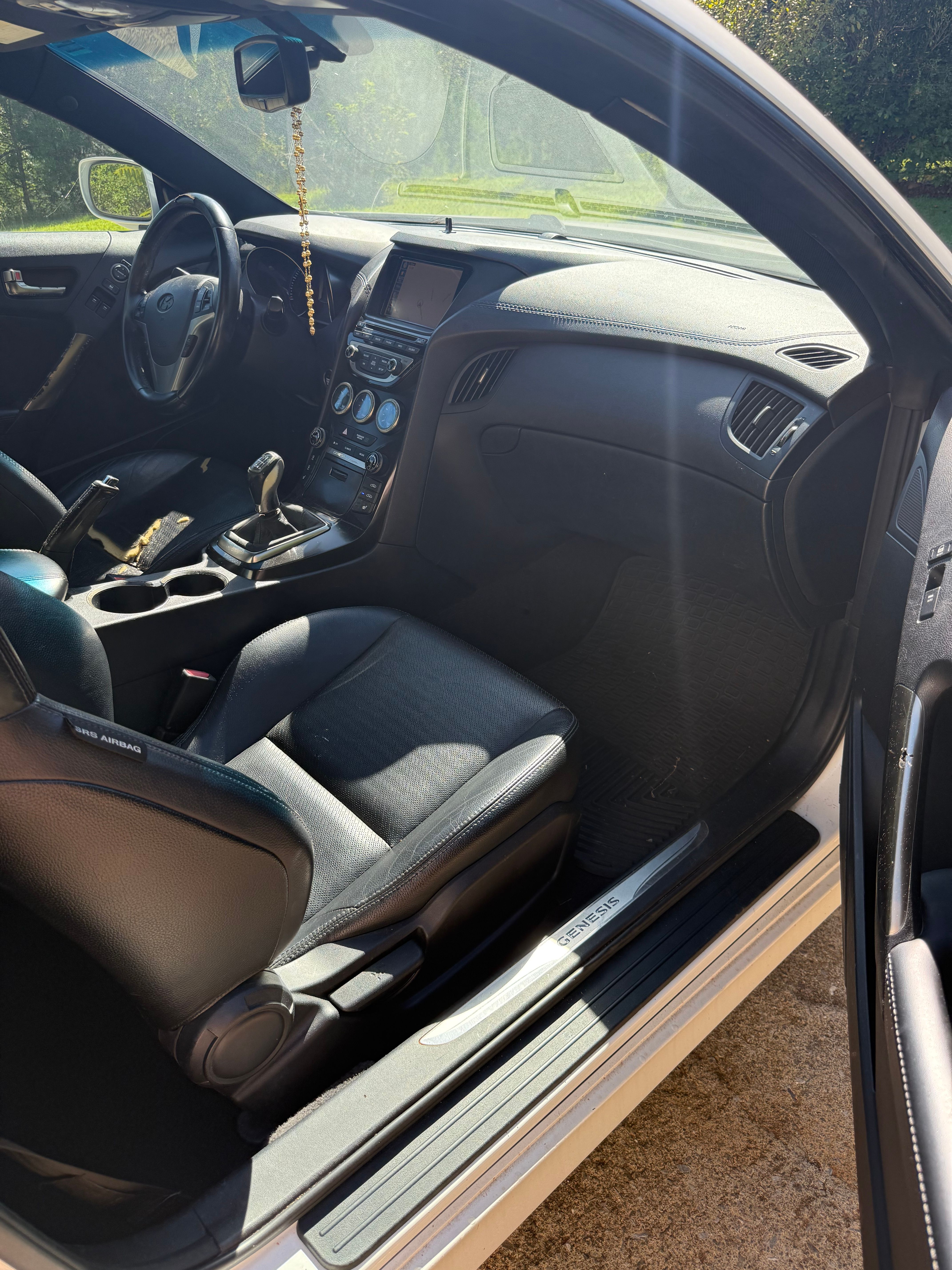 Used 2013 Hyundai Genesis 3.8 RWD image 9