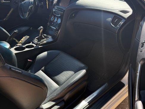 Used 2013 Hyundai Genesis 3.8 image 9
