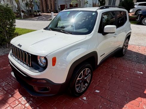 Used 2016 Jeep Renegade Latitude w/ Cold Weather Group AWD/4WD image 6