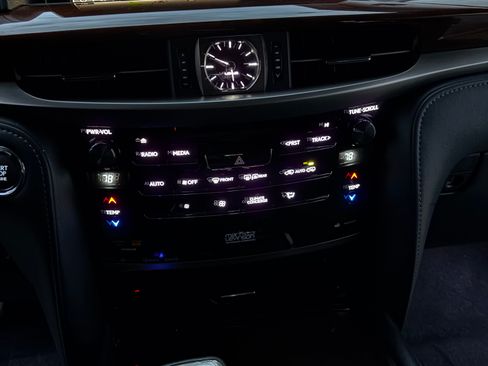 Used 2016 Lexus LX 570 4WD w/ Luxury Package image 16