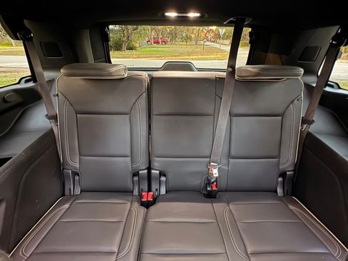 Used 2022 GMC Yukon SLT w/ SLT Premium Package RWD image 16