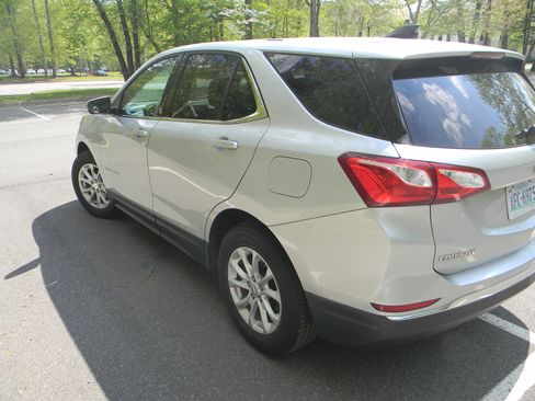 Used 2019 Chevrolet Equinox LT FWD image 10