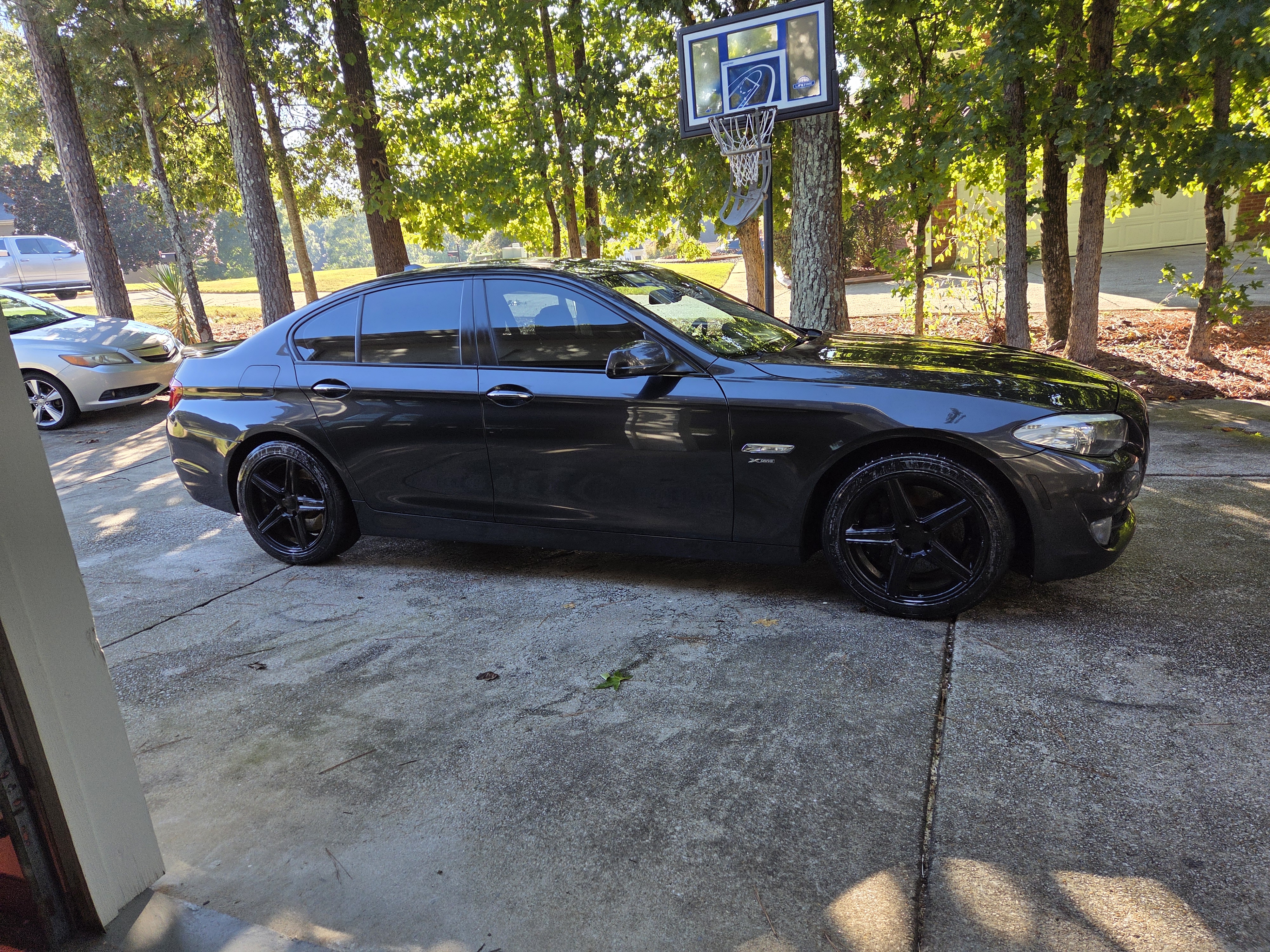 Used 2011 BMW 550i xDrive Sedan AWD/4WD image 4