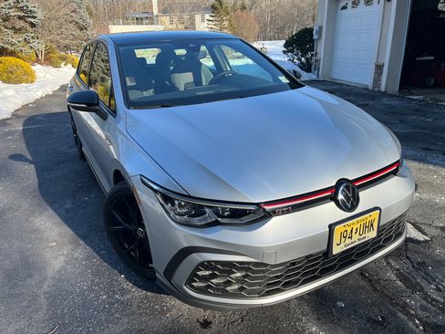 Used 2024 Volkswagen GTI SE w/ SE Leather Seats Package image 5