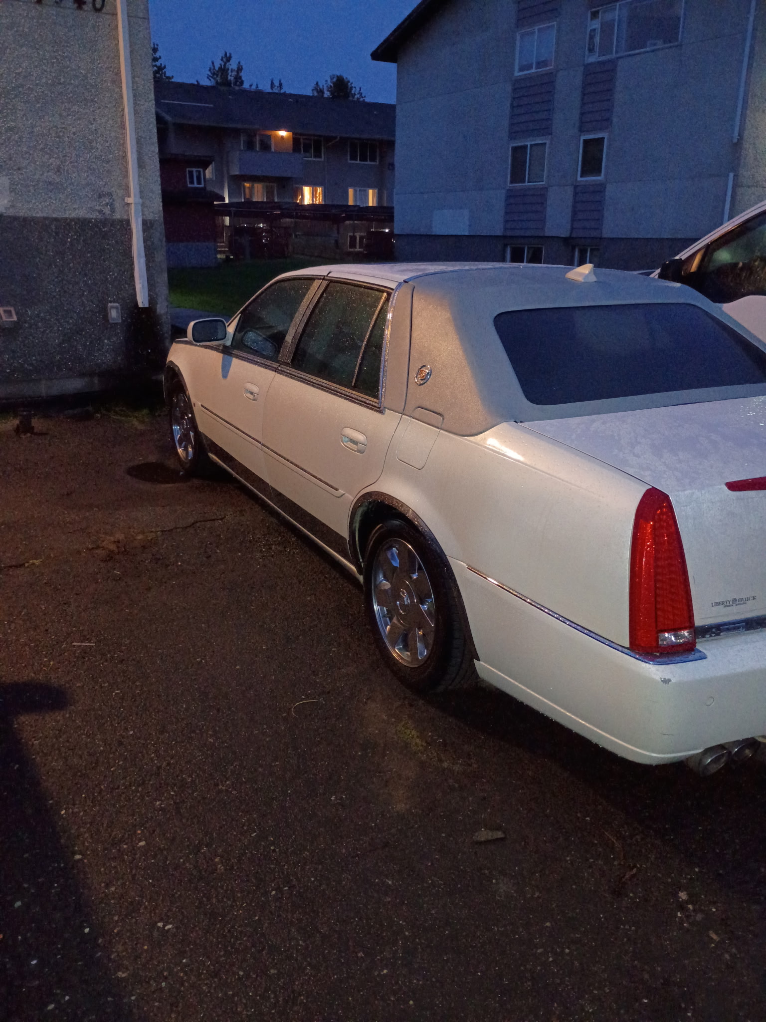 Used 2010 Cadillac DTS Premium FWD image 5