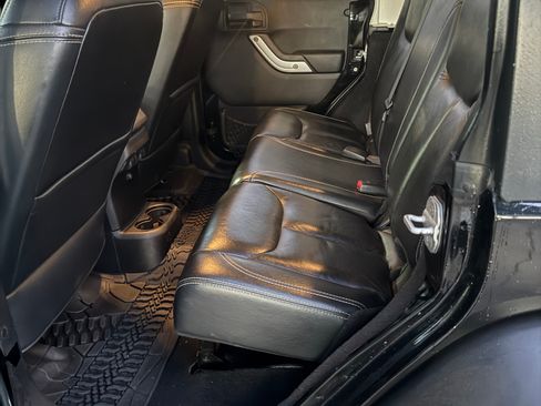 Used 2013 Jeep Wrangler Unlimited Rubicon w/ Connectivity Group image 5