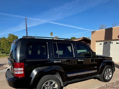 Used 2012 Jeep Liberty Sport image 2