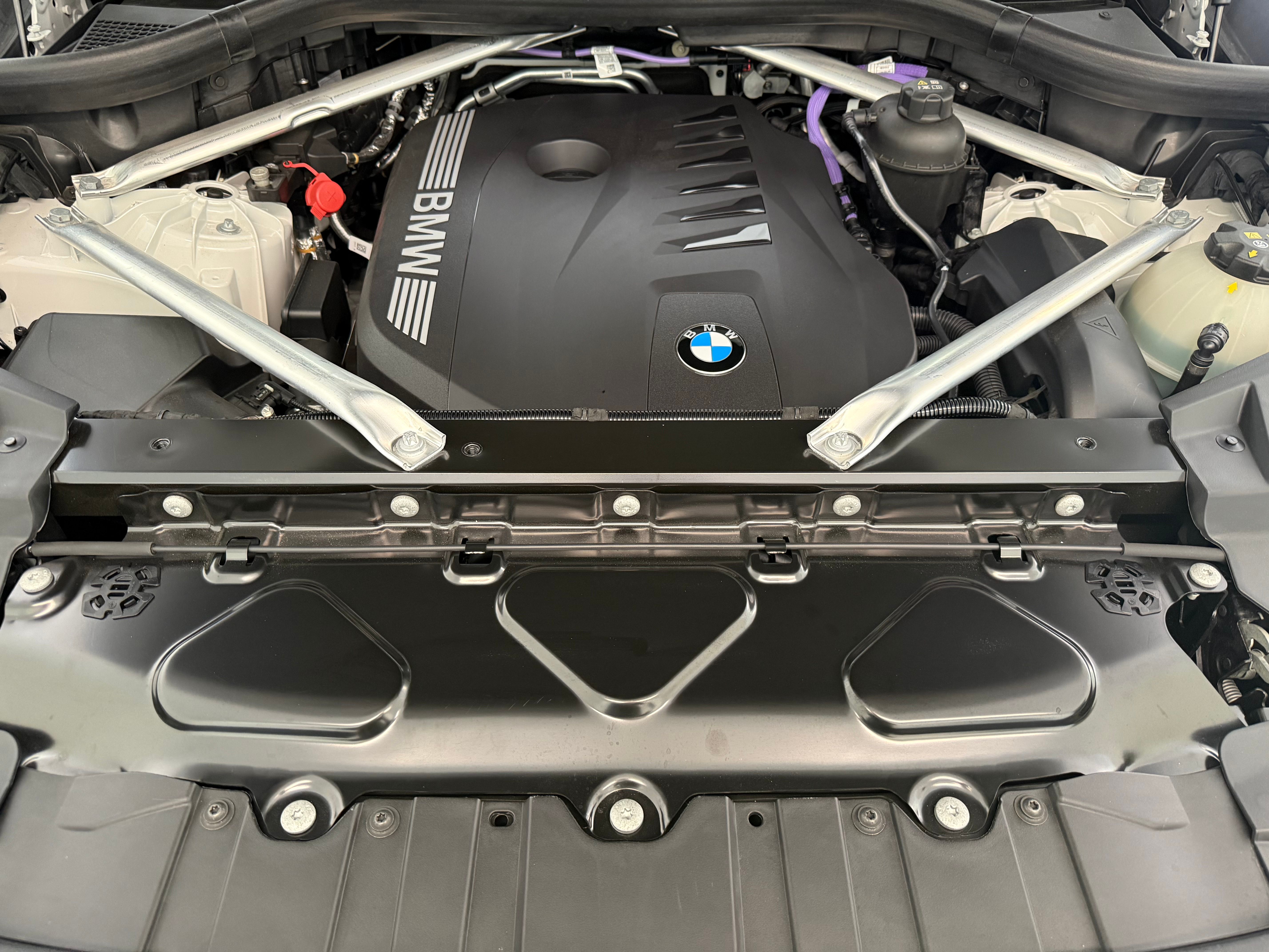 Used 2025 BMW X5 xDrive40i w/ M Sport Package AWD/4WD image 15