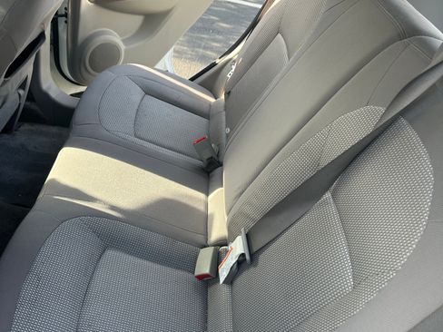 Used 2011 Nissan Rogue SV image 6