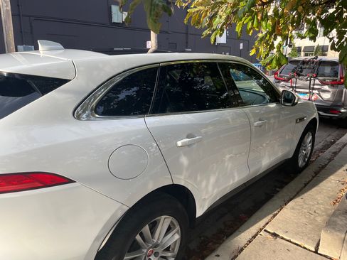 Used 2019 Jaguar F-PACE Prestige image 4