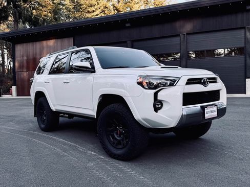 Used 2024 Toyota 4Runner TRD Off-Road Premium image 13