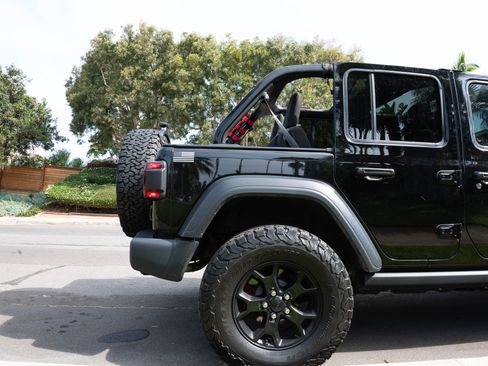 Used 2018 Jeep Wrangler Unlimited Sport image 8