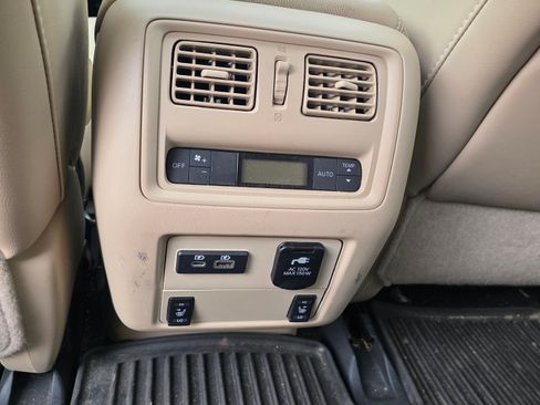 Used 2020 Nissan Pathfinder Platinum image 9