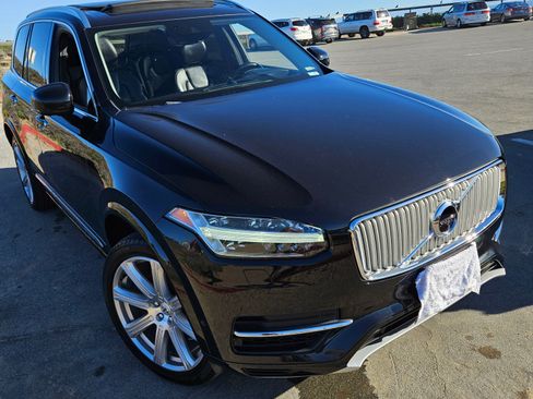 Used 2017 Volvo XC90 T8 Inscription w/ Luxury Package image 2