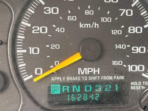 Used 2000 Chevrolet Suburban LS w/ LS Preferred Equipment Group AWD/4WD image 13
