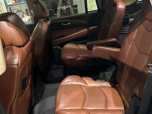 Used 2017 Cadillac Escalade Premium Luxury image 8