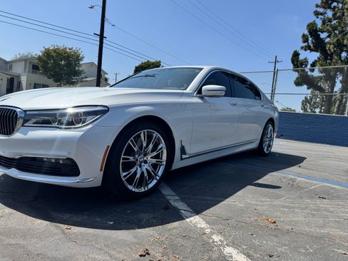 Used 2018 BMW 750i xDrive AWD/4WD image 19