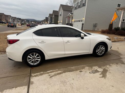 Used 2016 MAZDA MAZDA3 i Touring w/ Popular Equipment Package image 2