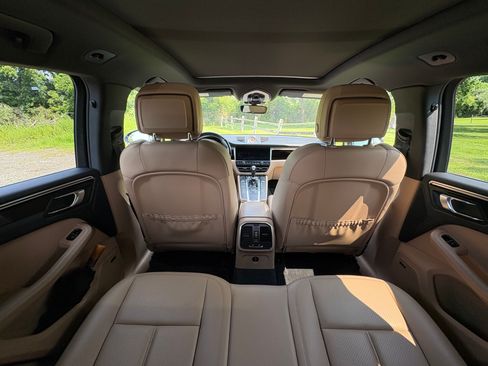 Used 2019 Porsche Macan S AWD/4WD image 10
