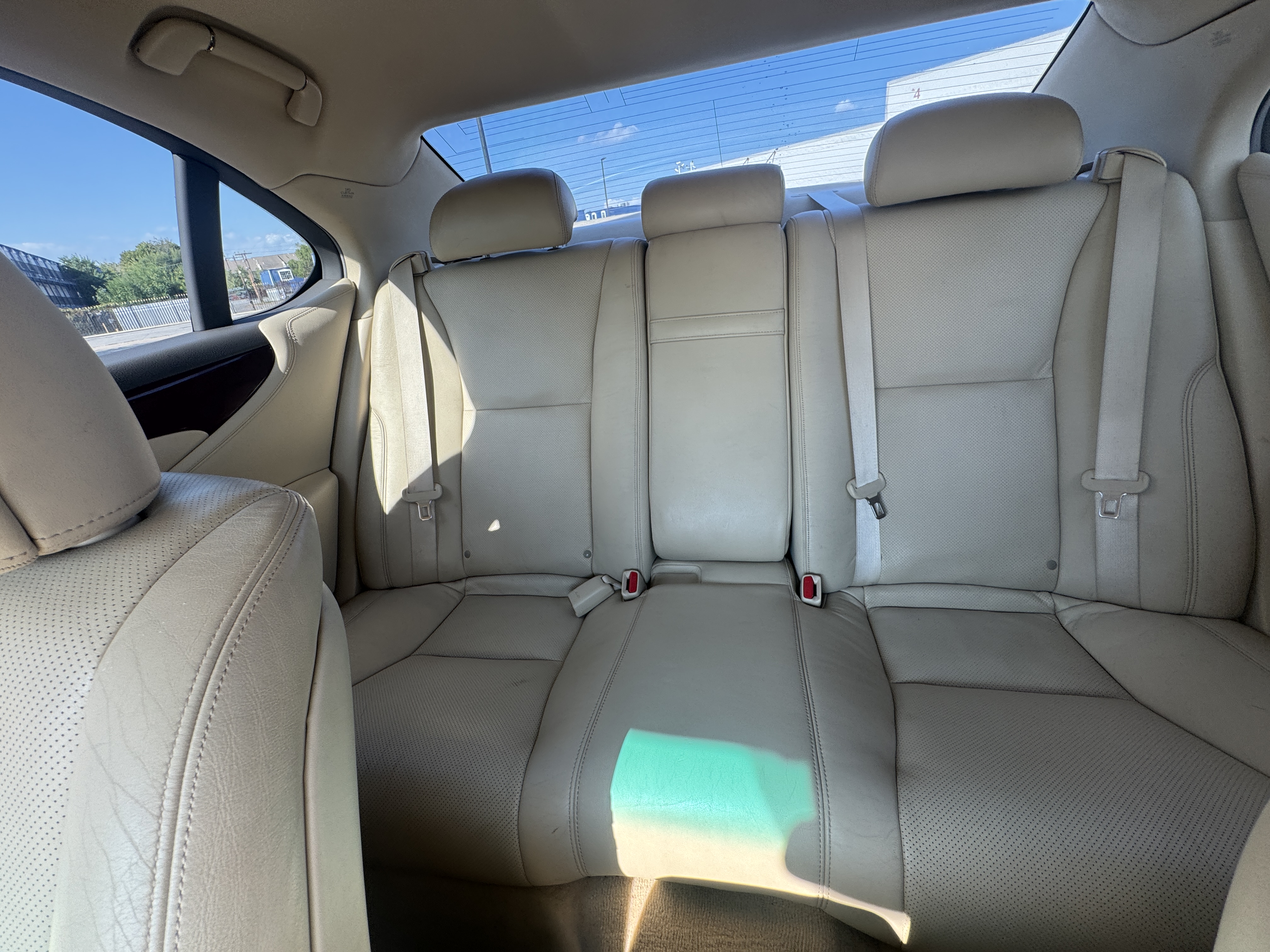 Used 2012 Lexus LS 460 AWD w/ Comfort Pkg image 17