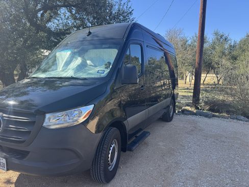 Used 2019 Mercedes-Benz Sprinter 1500 image 2