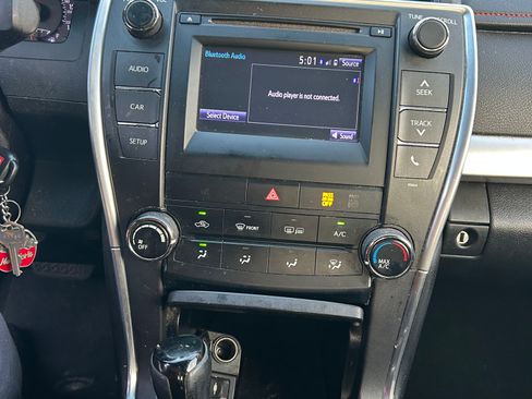 Used 2017 Toyota Camry SE image 12