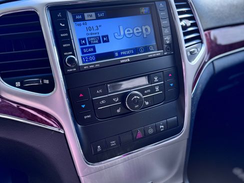 Used 2011 Jeep Grand Cherokee Limited w/ Trailer Tow Group IV image 19