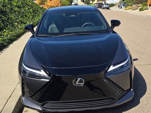 Used 2023 Lexus RZ 450e Premium w/ Accessory Package (Z1) image 8