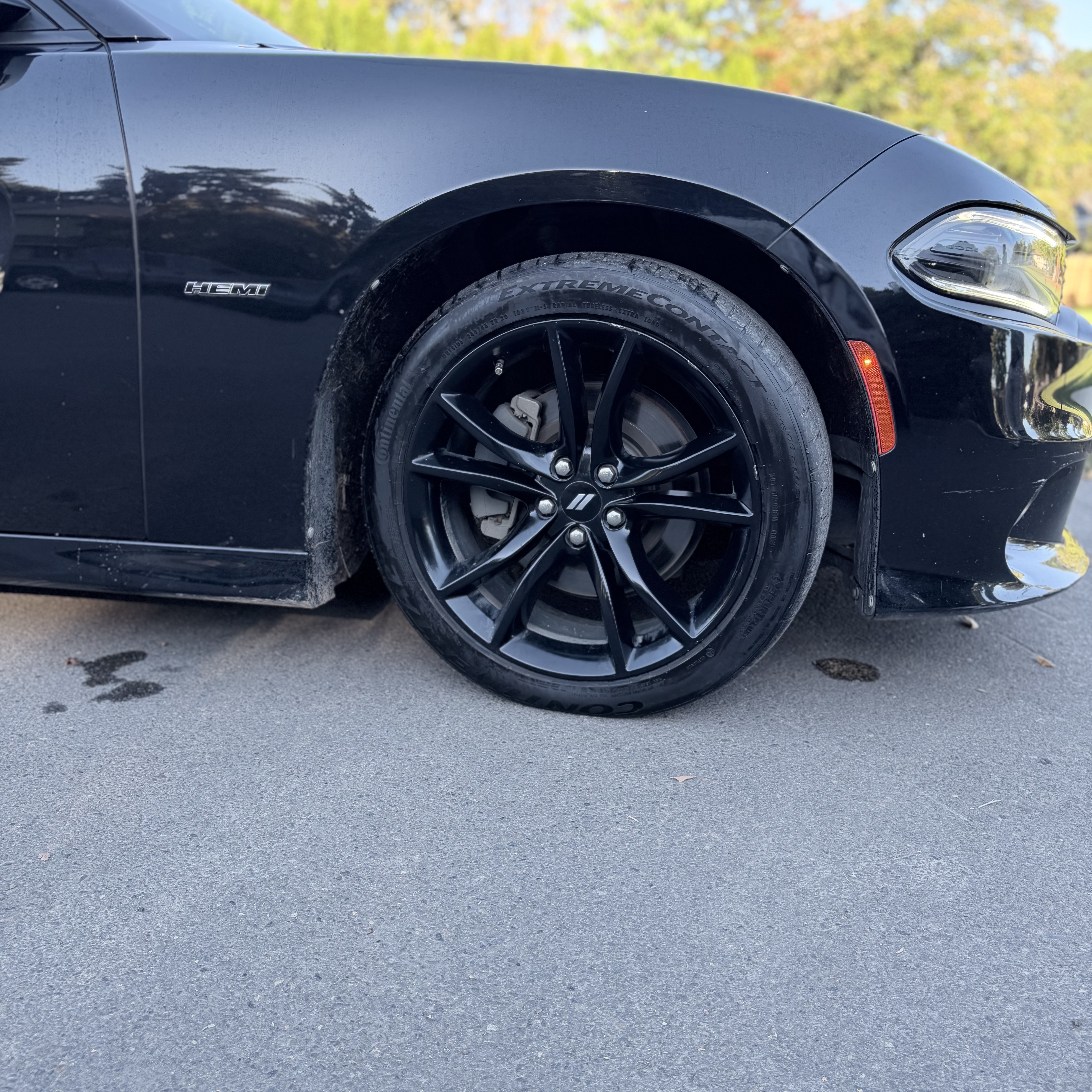 Used 2018 Dodge Charger R/T w/ Blacktop Package RWD image 2