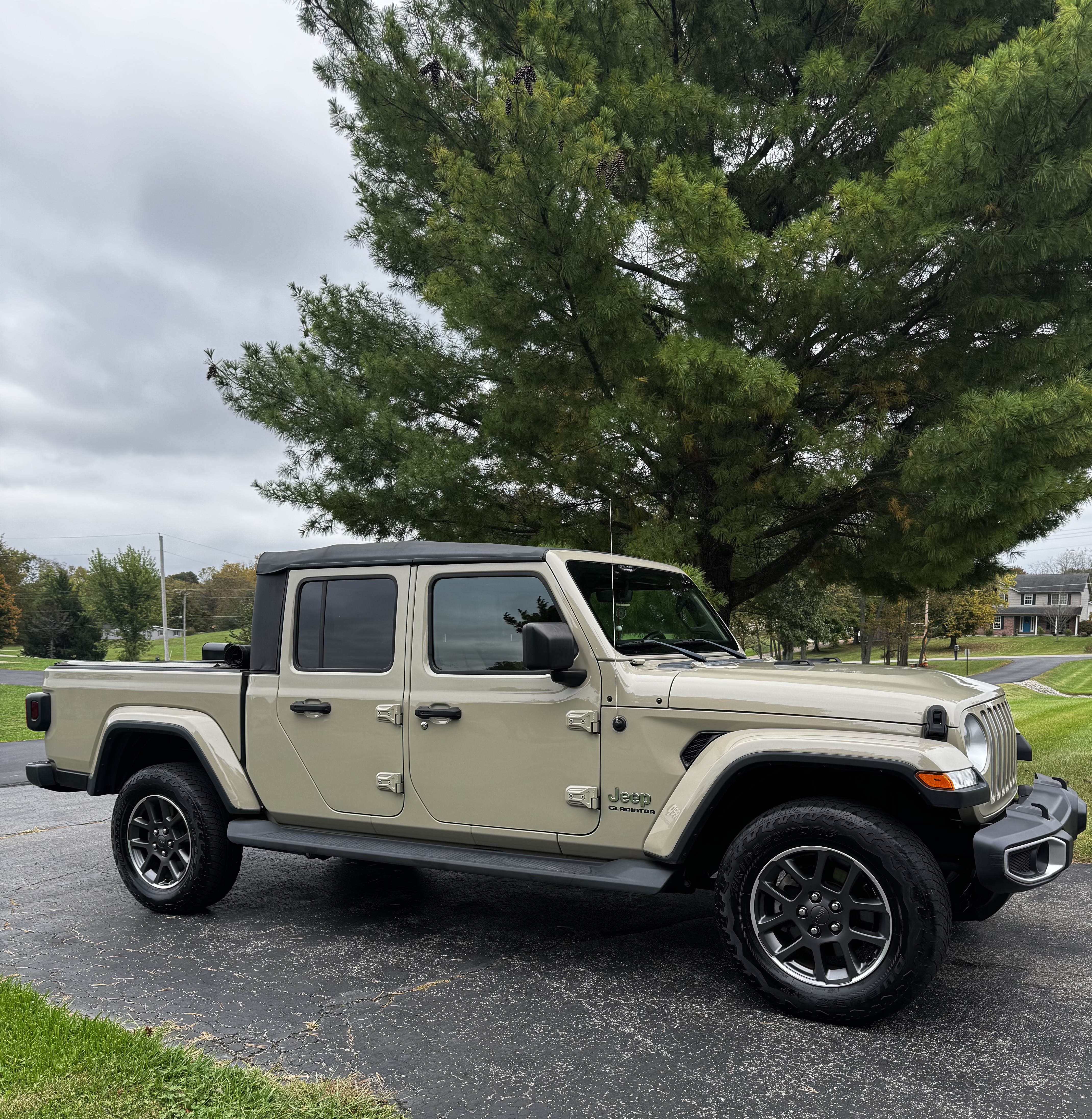 Used 2020 Jeep Gladiator Overland AWD/4WD image 6