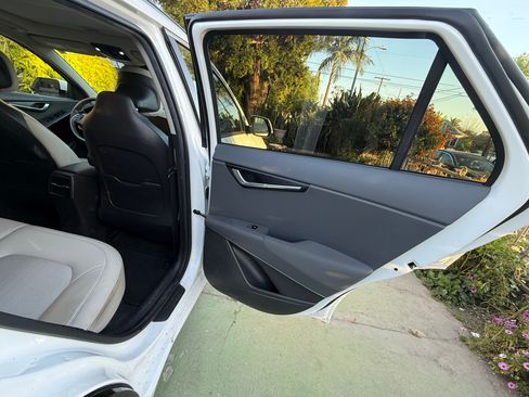 Used 2023 Kia Niro EX Touring image 22